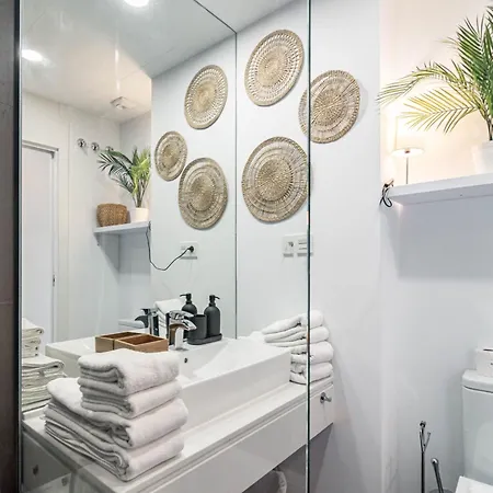 Ov21b - Bright And Modern 3 Bedroom *