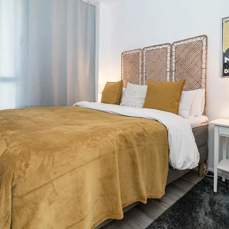 Ov21b - Bright And Modern 3 Bedroom Apartment *