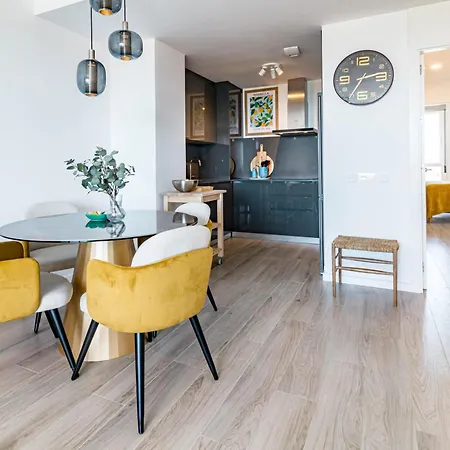 Ov21b - Bright And Modern 3 Bedroom *