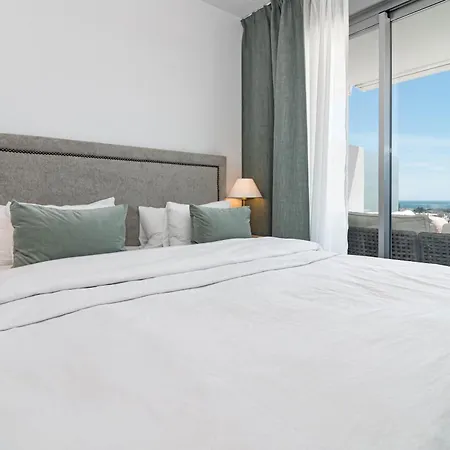Ov21b - Bright And Modern 3 Bedroom Apartment