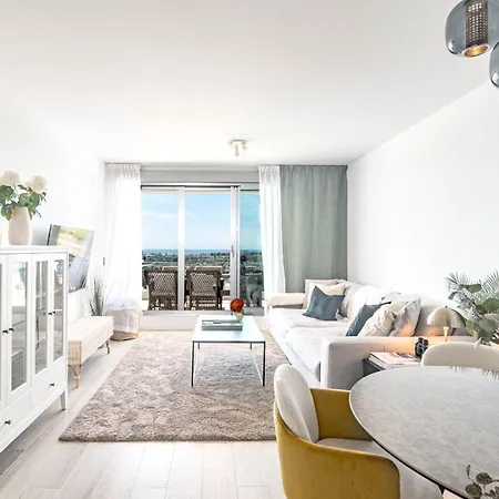 Ov21b - Bright And Modern 3 Bedroom Apartment