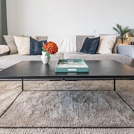 Ov21b - Bright And Modern 3 Bedroom *